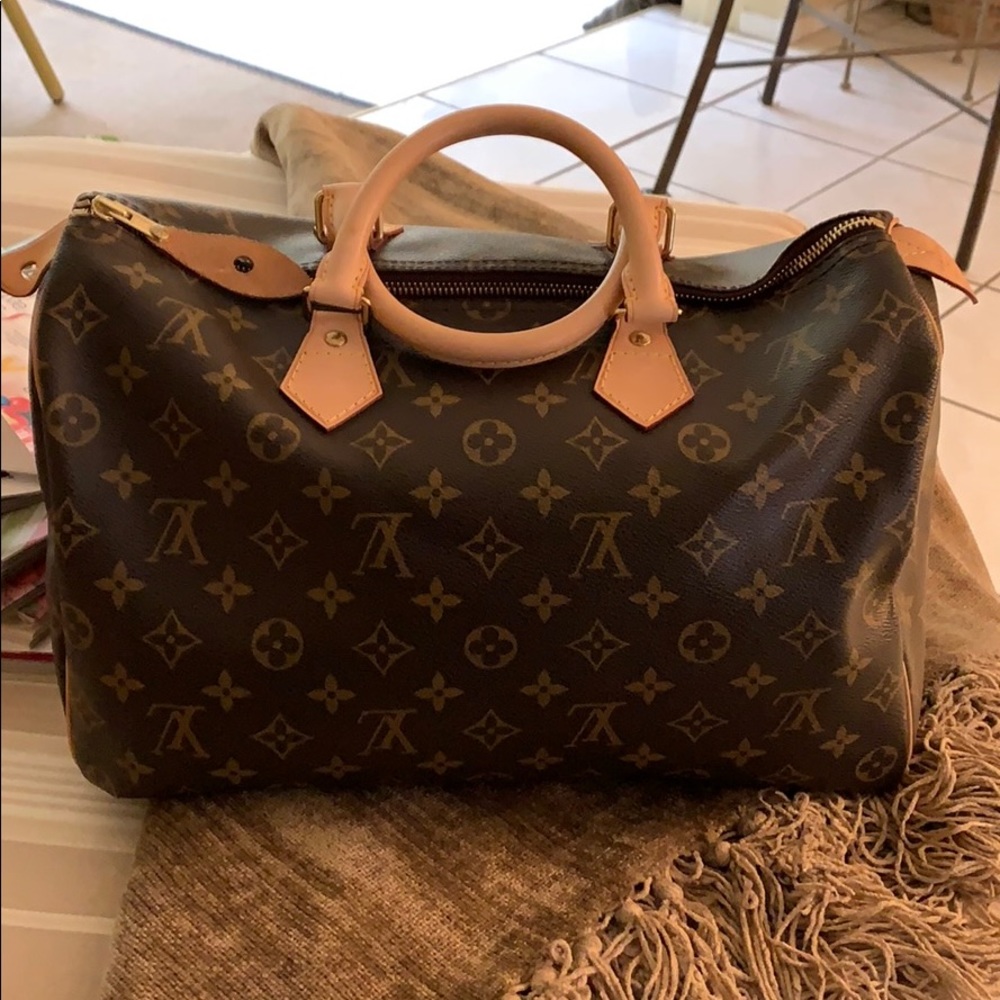 Authentic Brand New LV Speedy 35 Satchel Bag!